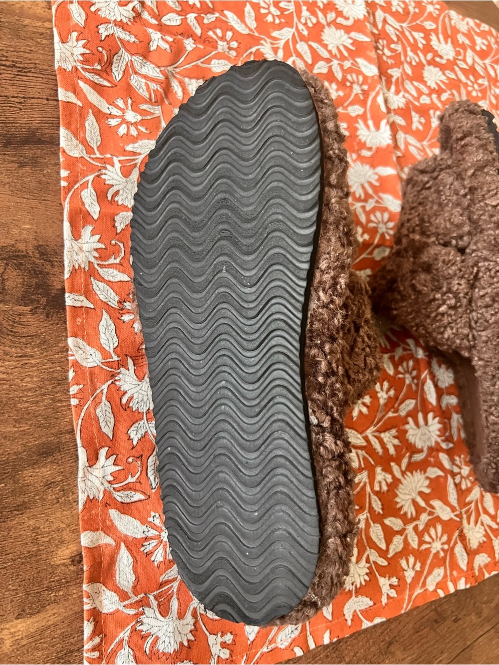Cozy Viral Brown Fuzzy Slide Sandals - Picture 4 of 4